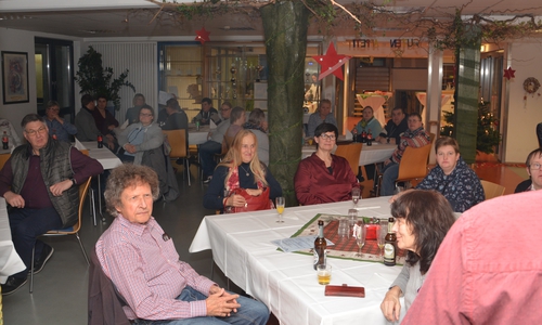 Rund 60 Gäste kamen zur Weihnachtsfeier in die Lebenshilfe-Kantine an den Blauen Stein.