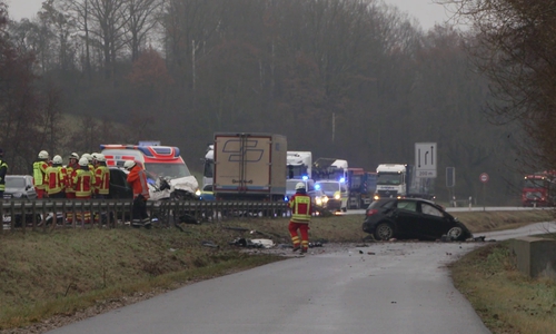 Am vergangenen Donnerstag kam es auf der B82 zu einem schweren Unfall, bei dem drei Menschen getötet wurden.