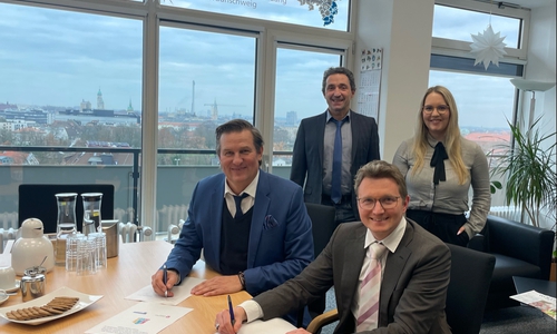 von links: Torsten Glaser (Behördenleiter RLSB Braunschweig), Alp Turan (Dezernent für schulische Sozialarbeit RLSB Braunschweig), Dennis Heumann (Leiter des Fachbereichs Jugend beim Landkreis Gifhorn) und Eva Jäckel (Abteilungsleiterin 4.4  Jugendamt Gifhorn).