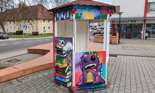 Der Bücherpavillon wird abgebaut.