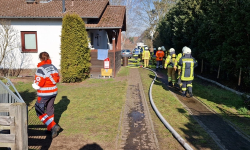 Etliche Kameraden der Feuerwehr waren der Alarmierung gefolgt.