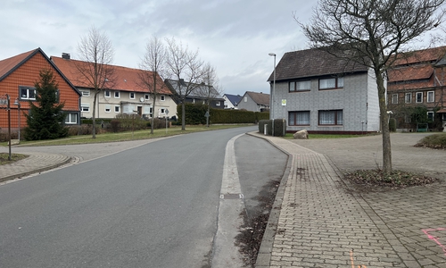 Bisher noch nicht barrierefrei: Die Haltestelle "Berliner Straße" in Engelade.