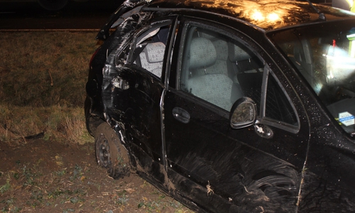 Das Fahrzeug wurde bei dem Unfall stark beschädigt.