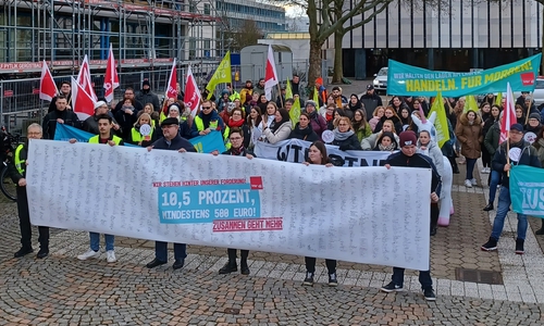 Beschäftigte des Öffentlichen Dienst haben in Wolfsburg Unterschriften überreicht. 