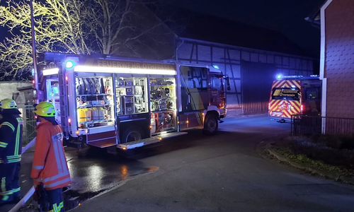 Zu einem gemeldeten Schornsteinbrand wurden die Feuerwehren Dörnten und Othfresen, sowie Rettungsdienst und Polizei in die Dörntener Straße alarmiert.
