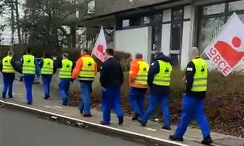 Die Mitarbeiter von Schirm 2022 bei der "Tarifpolitischen Mittagspause".