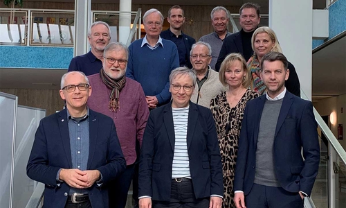 Unterstützungskreis Starthilfe/Tabula mit (hinten von links) Dr. Wilfried Krüger, Dr. Jörg Lamberg, Sven Dickfeld, Ralf Thomas, Matthias Disterheft und (Mitte von links) Frank Poerschke, Dimitri Tukuser, Tanja Moormann sowie (vorne von links) Superintendent Christian Berndt, Stadträtin Iris Bothe, Angela Kaspar und Oberbürgermeister Dennis Weilmann.