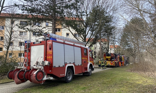 Die Feuerwehr war mit mehreren Fahrzeugen im Einsatz.