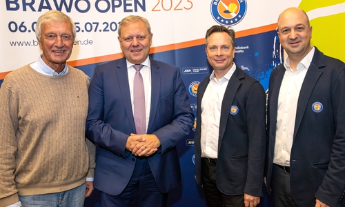 Harald Tenzer, Geschäftsführer Brunswiek Marketing GmbH, Jürgen Brinkmann, Vorstandsvorsitzender Volksbank BraWo, Markus Beese, Leiter Marketing Volksbank BraWo und Geschäftsführer Brunswiek Marketing GmbH, Volker Jäcke, Turnierdirektor BraWo Open (v. li.).