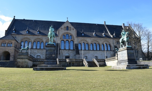 Nicht nur an der Kaiserpfalz wird es am Abend des 25. März für eine Stunde dunkel.