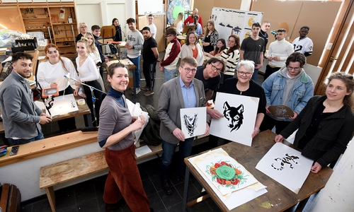 Die Verantwortlichen und Teilnehmenden des diesjährigen WERK-STADT-SCHLOSS-Projekts präsentieren ihre Ergebnisse in den Kreativwerkstätten im M2K.