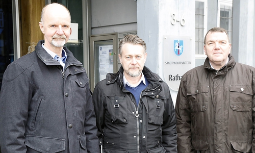 v.l.: Stadtwerke-Geschäftsführer Matthias Tramp, Bürgermeister Ivica Lukanic und Klinikum-Geschäftsführer Axel Burghardt.