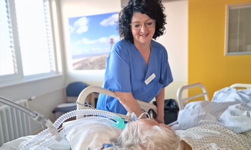 Martina Warnecke ist darauf spezialisiert, Menschen mit Atemwegs- und Lungenerkrankungen professionell zu versorgen, damit diese schneller in ihren Alltag zurückfinden.