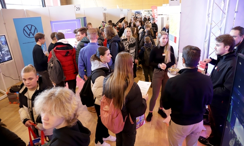 Bis zu 1.500 Schülerinnen und Schüler aus Gifhorn und Umgebung tummelten sich heute in der Stadthalle, um ihrem Wunschberuf näher zu kommen.