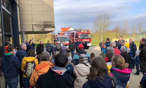 Etliche Helfer fanden sich zusammen, um Müll zu sammeln.