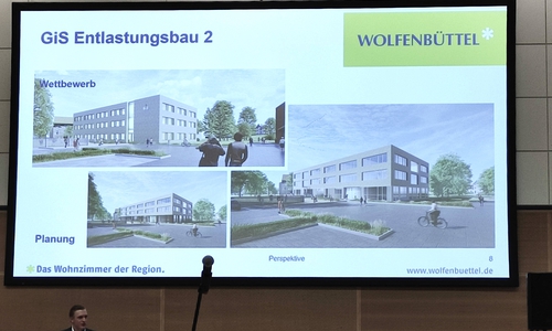 Wettbewerb, Planung und Perspektive - der Neubau wird sich am Spiegelschloss orientieren. Die finale Ansicht befindet sich noch in der Abstimmung.