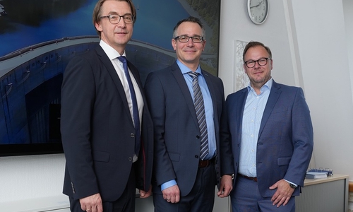 Karsten Specht (Aufsichtsratsvorsitzender), Hendrik Rösch (Technischer Geschäftsführer ab 1. April) und Lars Schmidt (Kaufmännischer Geschäftsführer) (v. li.).