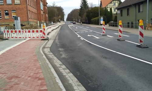 Die Abbiegespur am Neuen Weg ist fertig.