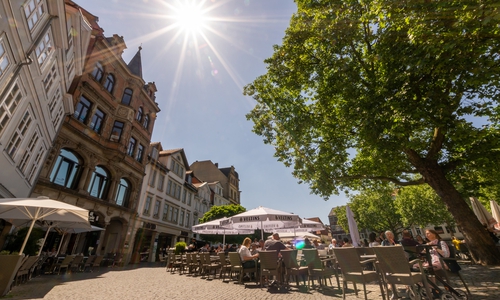 Ab dem 1. April laden die Freisitzflächen in der Braunschweiger Innenstadt zum Verweilen ein. Hier der Kohlmarkt.