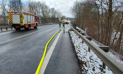 Ein Auto war in Brand geraten.