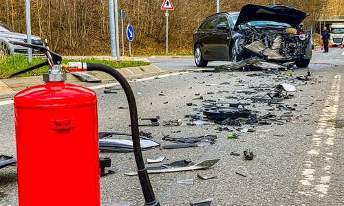 Die Straße glich einem Trümmerfeld.