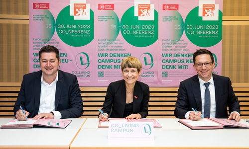 Oberbürgermeister Dr. Thorsten Kornblum, die Präsidentin der Technischen Universität Braunschweig, Prof. Angela Ittel, und der Niedersächsische Minister für Wissenschaft und Kultur Falko Mohrs (v.l.) unterzeichneten den Letter of Intent.