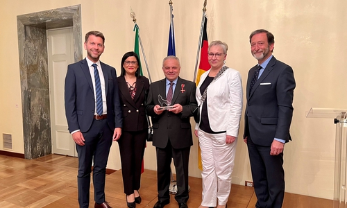 Bundesverdienstkreuz für Francescantonio Garippo.