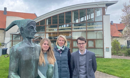 v.l.: Christine Becker von der Freiwilligenagentur Elm-Asse, Heide Gebhardt von der Servicestelle Kultur Landkreis Wolfenbüttel und Benedikt Einert Museumsleiter Till Eulenspiegel-Museum.