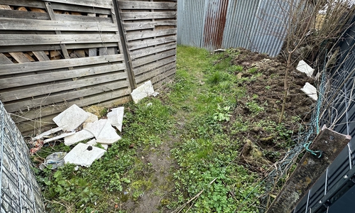 Der alte Kirchweg wird als Müllhalde missbraucht.