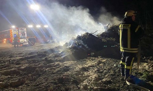 Die Feuerwehr musste zum Nachlöschen anrücken.