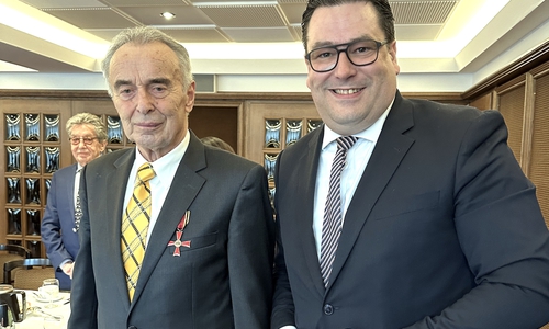 Dr. Meinhard Gehse (li.) mit Landrat Tobias Heilmann.