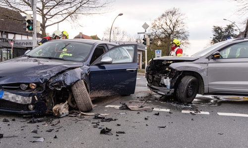 Die Autos wurden erheblich beschädigt.