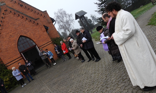 Abschluss vor der Kapelle.