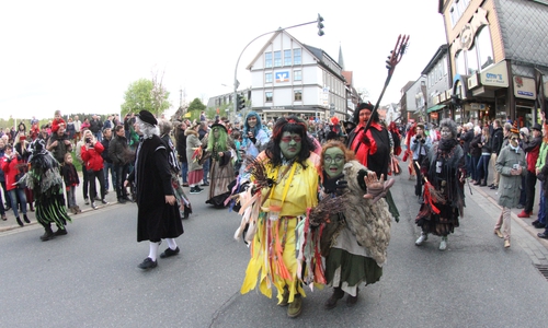 Am 30. April verwandelt sich der Kurpark in Braunlage wieder in einen sprudelnden Hexenkessel.