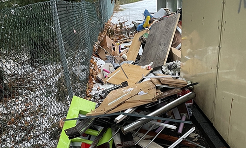 Illegale Müllablagerung am Depotstandort in der Feldstraße.