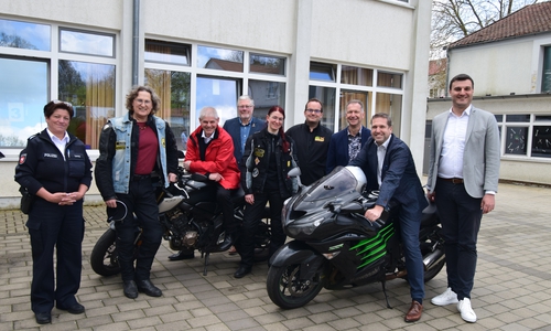 Organisatoren und Unterstützer des Verkehrssicherheitstages und der Motorradgedenkfahrt: v.l. Kathrin Lacey vom Präventionsteam Polizeiinspektion Salzgitter/PE/WF, Pfarrerin (Motorradseelsorgerin und Geschäftsführerin acm) Marlen Below; Oberbürgermeister Frank Klingebiel,  Vorsitzender der Verkehrswacht  Markus Müller,  Vorsitzende acm Braunschweiger Land Tina Wachter, Vorstandsvorsitzender Grillninjas® Mario Bergmann, Jens Bogdan vom Fachdienst Kultur der Stadt Salzgitter, Filialleiter der Braunschweigischen Landessparkasse Thomas Wolff, Firmenkundenleiter der Braunschweigischen Landessparkasse Franco Canosa.