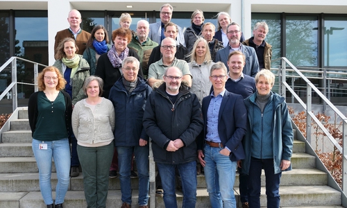 Die Beteiligten des Runden Tisches zum Biotop- und Artenschutz in der Pilotregion Peine – Wolfenbüttel. Sven Volkers (vordere Reihe, Mitte), Dezernent für Bauen, Umwelt und Betriebe, vertrat den Landkreis Wolfenbüttel. 