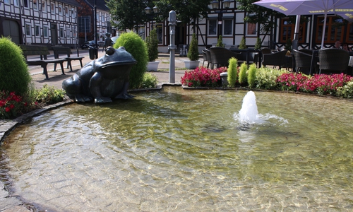  Wolfsburgs Brunnen sprudeln ab Ende April wieder - Springbrunnen am Uetschenpaul in Vorsfelde. 