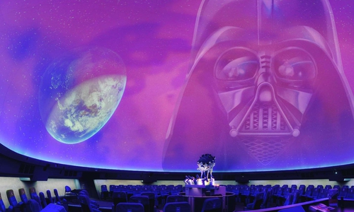 Im Wolfsburger Planetarium gibt es ein galaktisches Programm für kleine und große Fans.