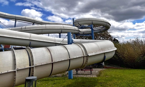 Die Riesenrutsche am Badezentrum Negenborn,