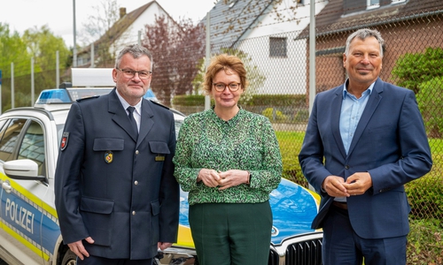 Polizeivizepräsident Roger Fladung, Innenministerin Daniela Behrens, Polizeipräsident Michael Pientka. 