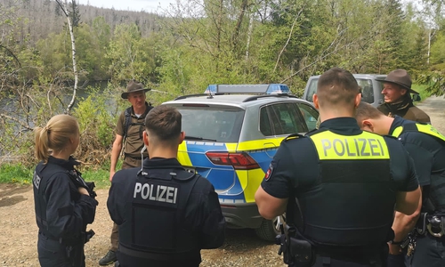  Ranger der Harzer Nationalparkwacht mit Beamten der Polizeiinspektion Goslar bei der gemeinsamen Streife am Himmelfahrtstag 2023.  