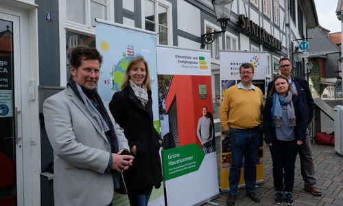 Michael Stieler (ERA), Elisa Nestmann (Klimaschutzmanagerin LK GS), Mario Schmidt (Klimaschutzmanager Stadt GS), Katharina Lachmann (Klimaschutzmanagerin Stadt Seesen) und Frederik Berger (Klimaschutzmanager Stadt Braunlage) (von links) freuen sich auf zahlreiche Bewerbungen. Dir Frist läuft bis zum 30. September.