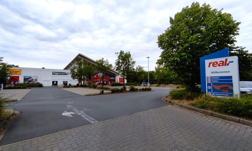 Derzeit laufen die Verhandlungen zur Nachnutzung des ehemaligen real-Gebäudes. 