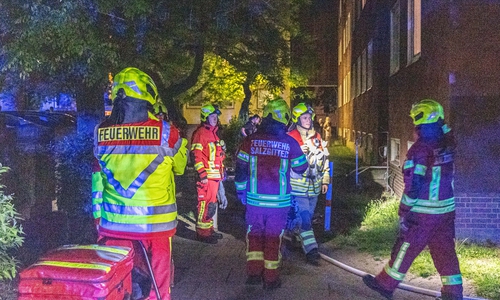 Am späten Montagabend wurde die Feuerwehr am Hüttenring benötigt.
