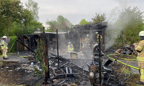 Die Laube brannte komplett herunter.