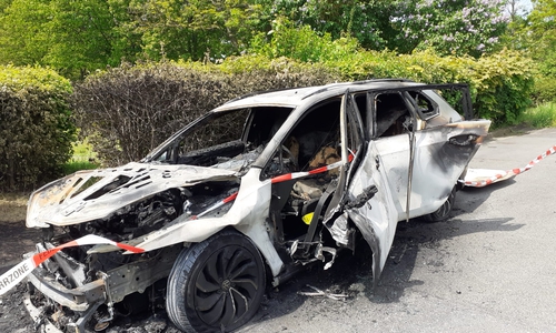 Beim ersten Brand wurde das Auto vollkommen zerstört. 