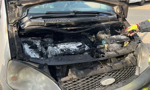 Der Motorinnenraum war vollständig verkohlt.