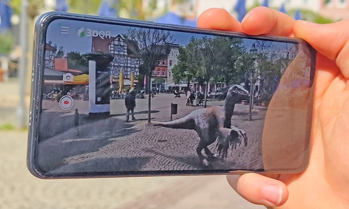 Via Augmented Reality können in Peine ab dem 10. Juni Dinosaurier in der gesamten City erlebt werden. 