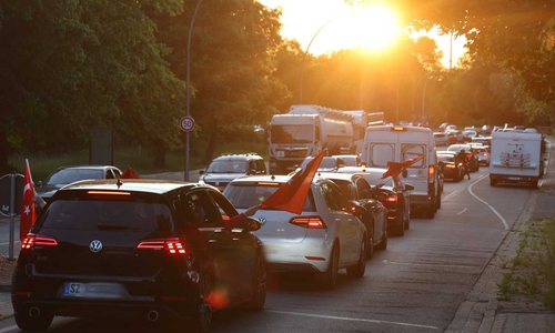 Der Autokorso sorgte für volle Straßen.